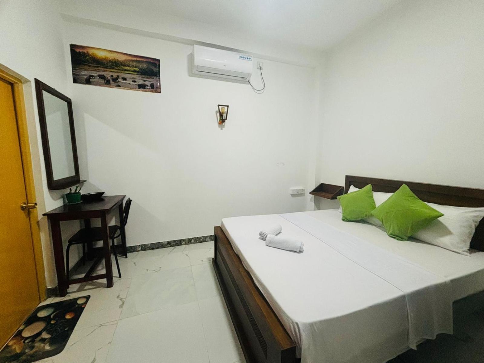 Jaya Villa - Near Airport Negombo Buitenkant foto