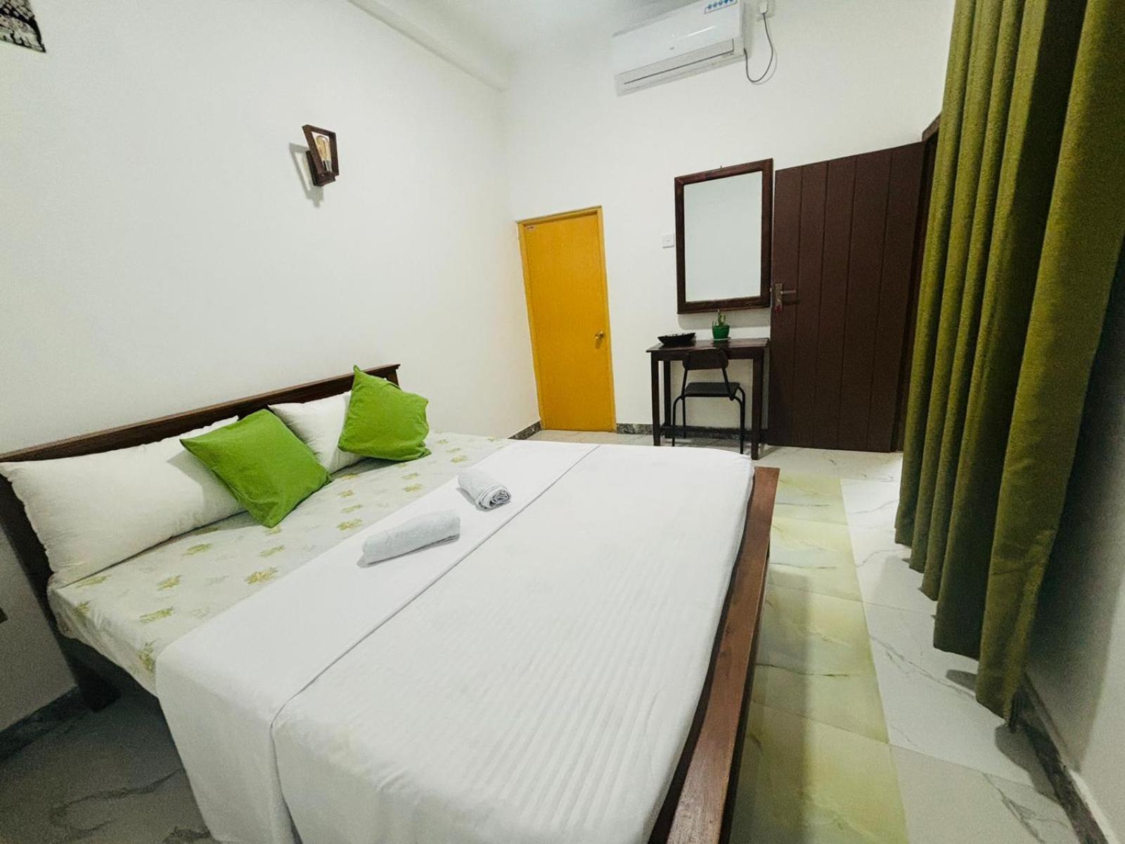 Jaya Villa - Near Airport Negombo Buitenkant foto