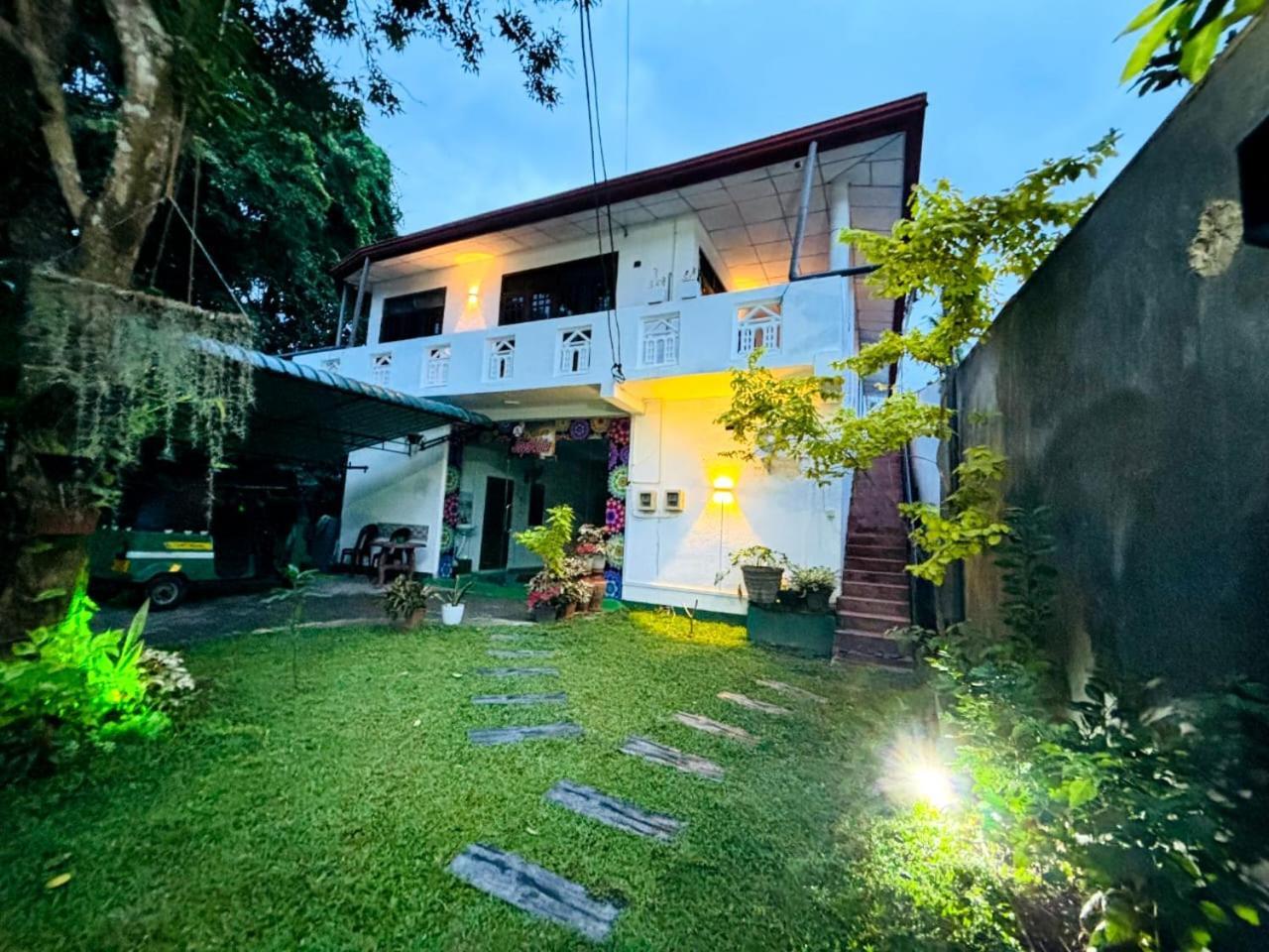 Jaya Villa - Near Airport Negombo Buitenkant foto